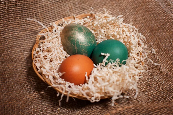 Пасхальные Яйца Деревянной Коробке — стоковое фото