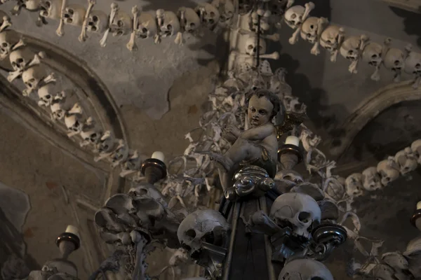 Skulls and bones in the bone chapel in Kutna Hora — Stockfoto