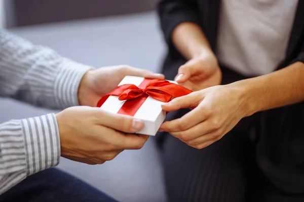 White Present Giftbox Red Ribbon Hands Happy Couple Love Young — Stock Photo, Image