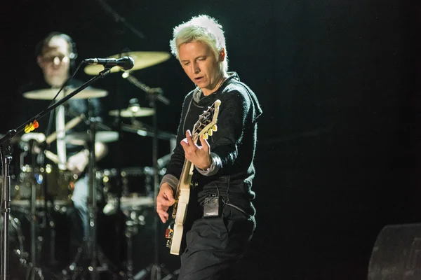 Donetsk, Ukrayna - Aralık. 08: svetlana surganova - konserinde dm yunost üzerinde 08 Aralık 2013 yılında donetsk, Ukrayna, Rus şarkıcı.