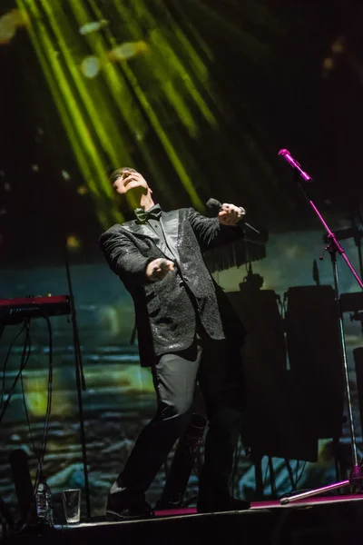 Donetsk, Ukrayna - Kasım. 30: sergey penkin - donetsk, Ukrayna içinde 30 Kasım 2013 tarihinde dm yunost bir konserde Rus pop şarkıcısı.