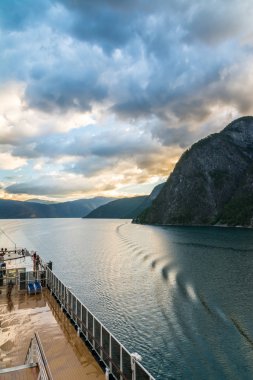 Lüks cruise dan Norveç fiyortları güzel gündoğumu