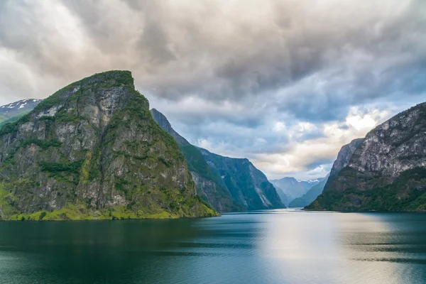 Güzel gündoğumu Norveç Fiyordları