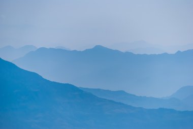 Vadide güneş doğarken mavi ışık