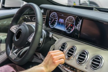 modern otomobil dashboard