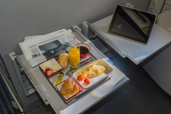 Breakfast in the airplane — Stock Photo, Image