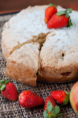 Elmalı turta meyve ile