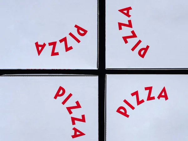 Quatro Caixas Pizza Brancas Com Letras Vermelhas Conceito Retirada — Fotografia de Stock