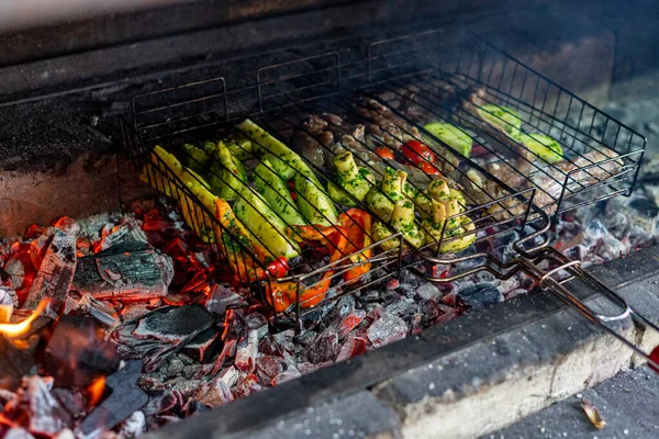 Gegrilde Groenten Vlees Barbecue Houtskool Vuur Koken — Stockfoto