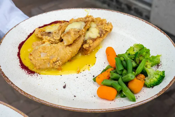 Meat Mashed Potatoes Sauce Vegetables Carrots Onions Cabbage — Fotografia de Stock