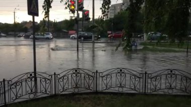 Sağanaktan sonra akşam şehri