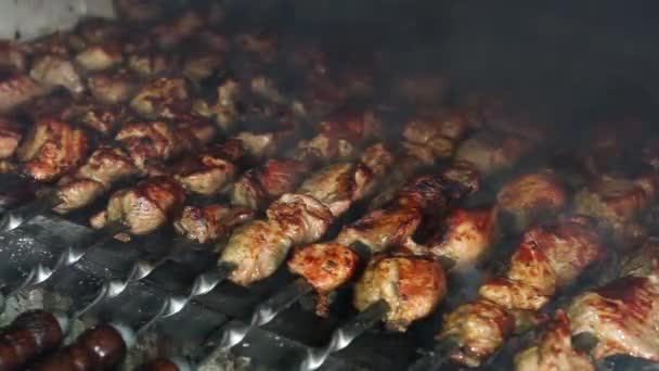 Smažení Téměř Hotový Kebab Zblízka — Stock video