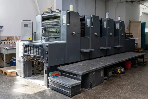 Оборудование для производства печатных листов конвейерных колес — стоковое фото