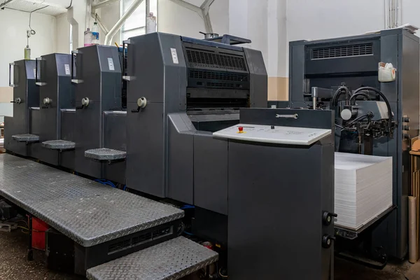 Équipement Production Imprimante Machine Roues Convoyeur Feuilles Impression Images De Stock Libres De Droits