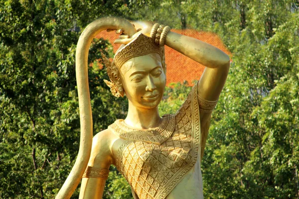 Złota rzeźba bogini Niin Kon Khin Horni — Zdjęcie stockowe