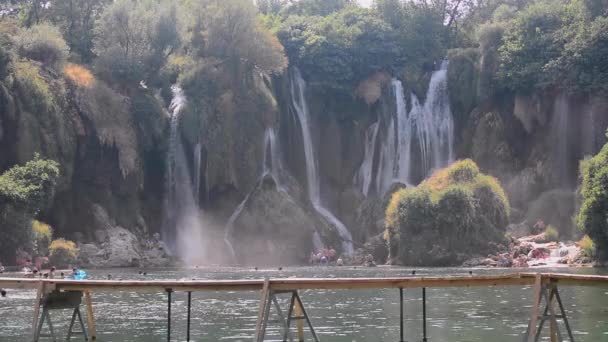 Studenci Bosnia Herzegovina 2015 Footage Kravice Waterfalls People Enjoying Swim — ストック動画