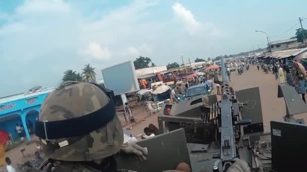 Bangui République Centrafricaine 2015 Véhicule Blindé Armée Patrouillant Dans Les — Video