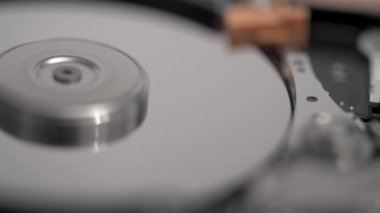 4k Bir sabit diskin çalışırken okuma ve yazma videosunu kapat 