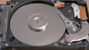 4k Bir sabit diskin çalışırken okuma ve yazma videosunu kapat 