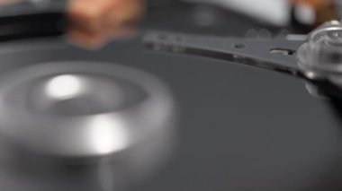 4k Bir sabit diskin çalışırken okuma ve yazma videosunu kapat 