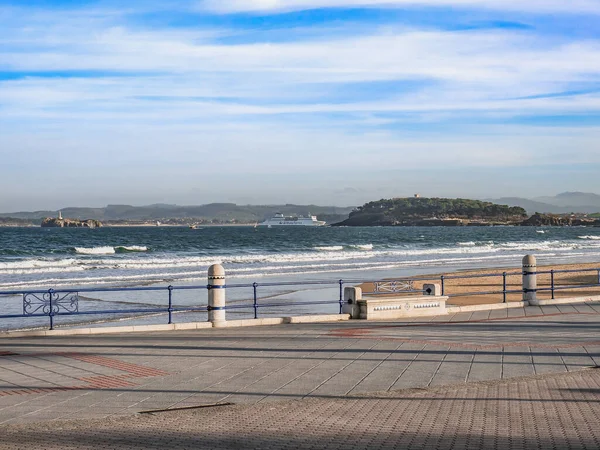 View Promenade Santander While Ferry Enters Bay Magdalena Palace Lighthouse — Stock Photo, Image