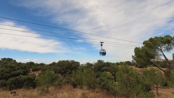 Imagen General Una Cabaña Del Teleférico Madrileño Cruzando Derecha Izquierda — Vídeo de stock