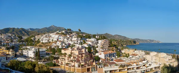 Nerja Malaga Hiszpania 2021 Panoramiczny Widok Plażę Burriana Położoną Nerja — Zdjęcie stockowe