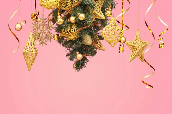 God Jul vykort banner, dekorationer på rosa bakgrund — Stockfoto