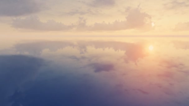 Coucher de soleil nuages sur miroir surface laps de temps 