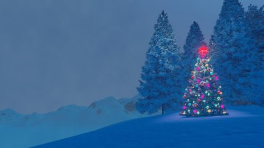Kış geceleri süslenen dağ tepe üzerinde Noel ağacı