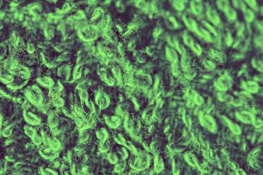 Bulanık arkaplandaki yumuşacık yün dokusu, soyut yeşil arkaplan. Bulanık örülmüş kumaş dokusu, sığ....