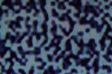 Televizyon monitöründe sinyal yok. Gürültü, kötü televizyon, siyah beyaz. Makro televizyon ekranı çekti. Bulanık Fotoğraf LED IPS panel pikselleri. Seçici odak, yüzeysel alan derinliği