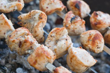 Domuz şiş kebap şiş. Izgara et şişleri.