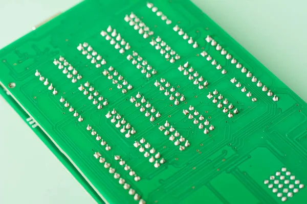 Πλακέτες Τυπωμένων Κυκλωμάτων Pcb Πράσινο Φόντο Ελάχιστο Υπόβαθρο Ηλεκτρονικής Βιομηχανίας — Φωτογραφία Αρχείου