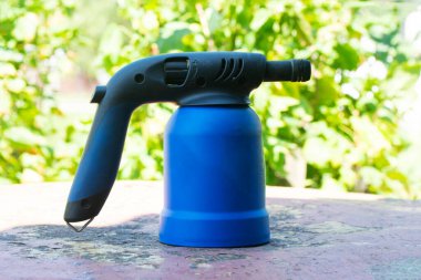 Elle yakılan gaz, lehim lambası ya da kaynak makinesi. Endüstriyel gaz ısıtma ekipmanları