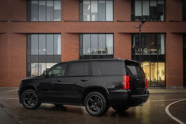 Zwarte Chevrolet Tahoe Moskou — Stockfoto