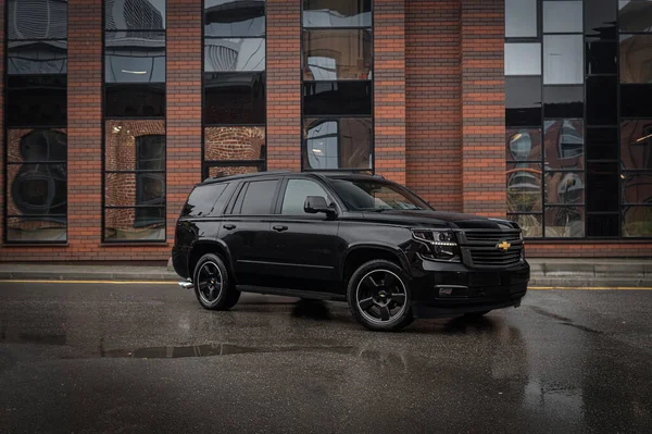 Svart Chevrolet Tahoe Moskva — Stockfoto