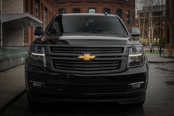 Svart Chevrolet Tahoe Moskva — Stockfoto