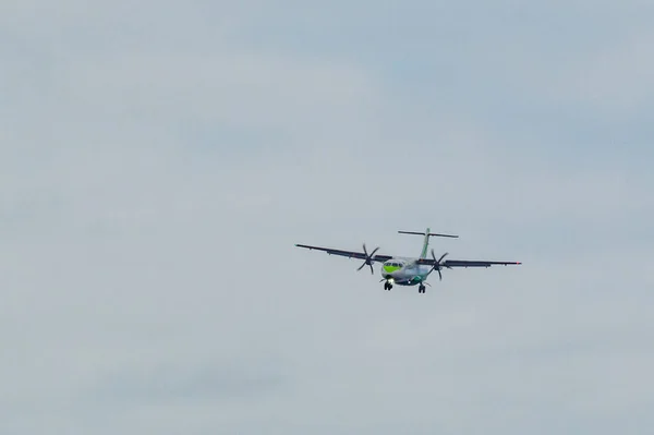 2020年10月1日にランサローテ空港 スペイン でのより良いカナリアAtr 600飛行機着陸 — ストック写真