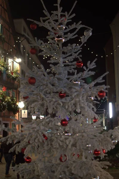 Decoración Navideña Mercado Navidad Francia Con Pelotas Luces Casas — Foto de Stock