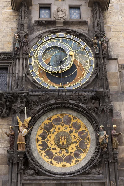 Relógio astronômico medieval histórico em Praga na Câmara Municipal Velha, República Checa — Fotografia de Stock