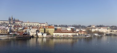 Kış Prague City ile Gotik Castle güneşli gün, Çek Cumhuriyeti