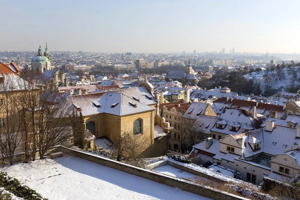 Romantické zasněžené město Praha, Česká republika — Stock fotografie