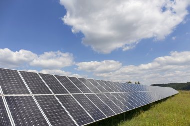 Çayır çiçekli yaz Solar Power Station 
