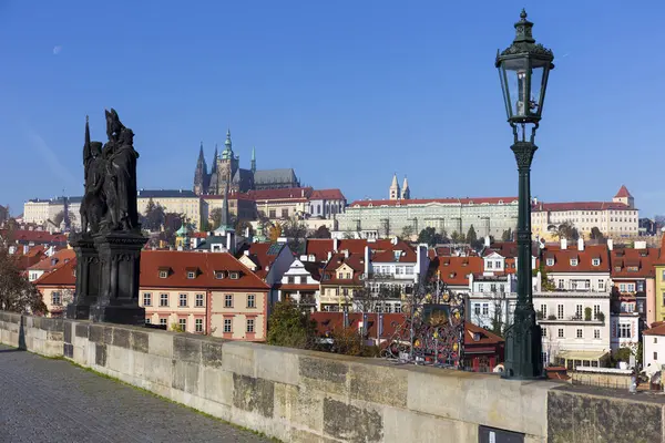 Hösten Färgglada Prag Mindre Stad Med Gotisk Slott Från Karlsbron — Stockfoto