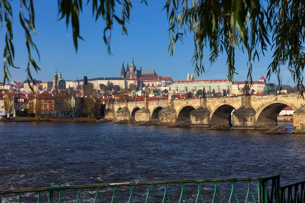 Otoño Colorido Praga Ciudad Pequeña Con Castillo Gótico Puente Carlos — Foto de Stock