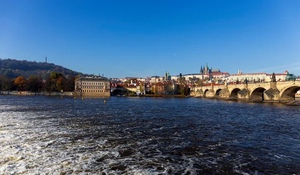 Otoño Colorido Praga Ciudad Pequeña Con Castillo Gótico Puente Carlos —  Fotos de Stock