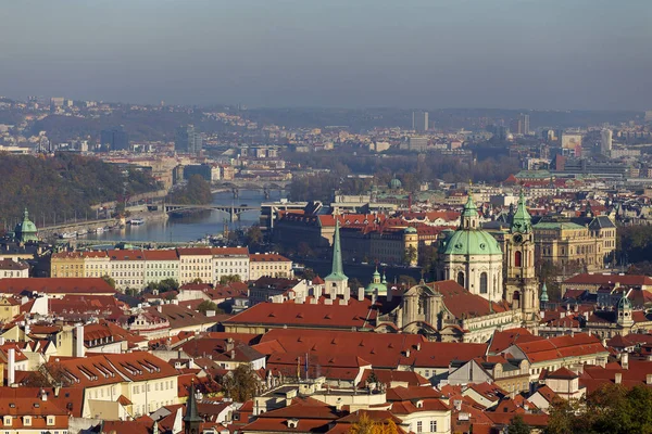 Hösten Prag Stad Med Färgglada Natur Och Träd Från Kullen — Stockfoto