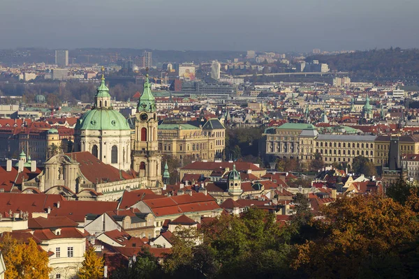 Herbst Prag Stadt Mit Farbenfroher Natur Und Bäumen Vom Hügel — Stockfoto