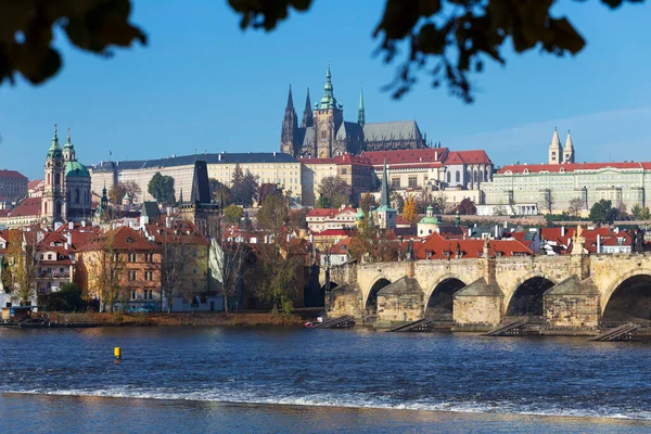 Otoño Colorido Praga Ciudad Menor Con Castillo Gótico Sobre Río — Foto de Stock